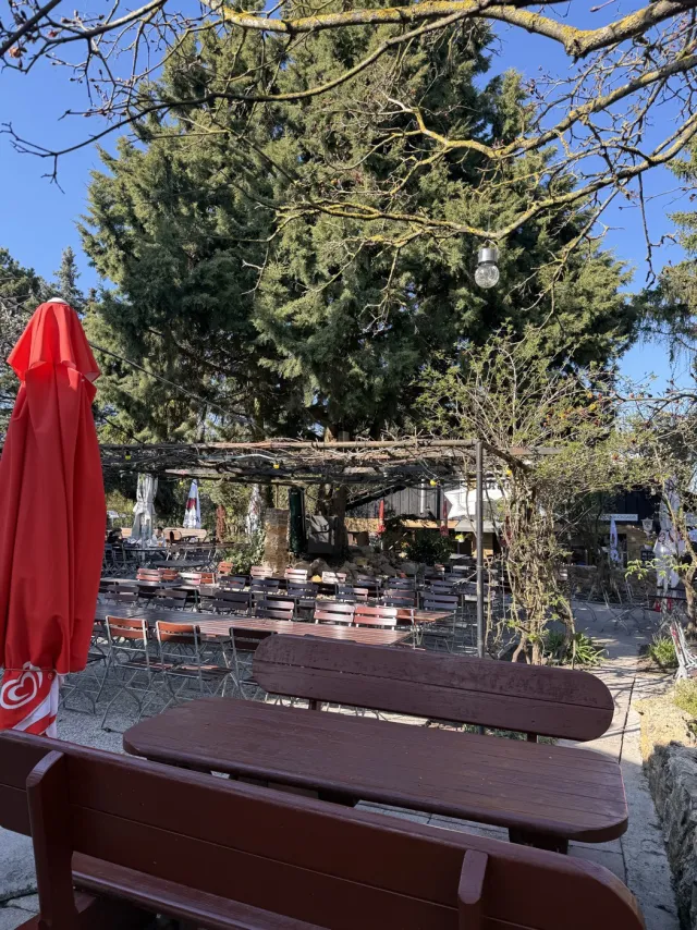 Gemütlicher Biergarten Onkel Otto